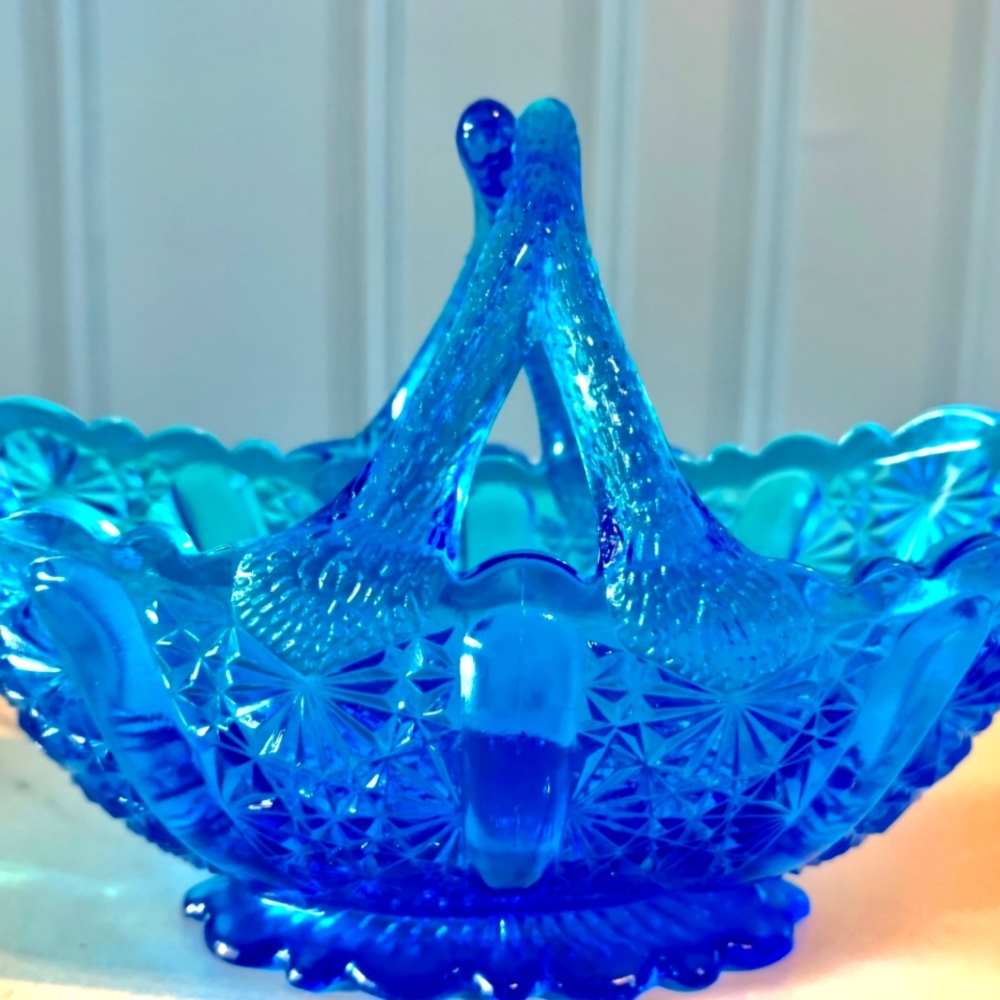 Fenton Olde Virginia Glass Colonial Blue Daisy Button Split Handle Basket